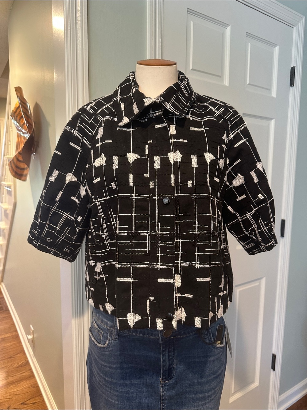 EUC Samuel Dong Sz M Black & White Graphic Cropped Jacket zips